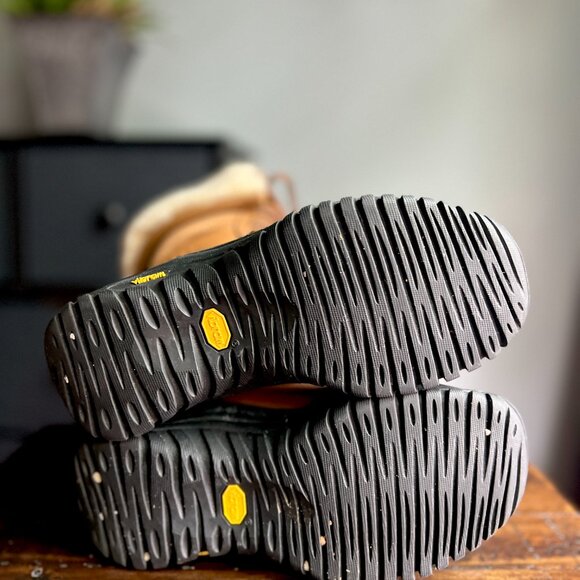 UGG Adirondack lll Tall Women's Boots Light Brown/Tan Black Size 5 - Picture 9 of 10